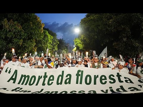A Belem, lavoratori del caucciù marciano alla COP30 per fermare la deforestazione