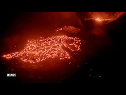 Eruzione di lava al vulcano Kilauea alle Hawaii