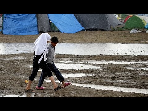 L’accusa di Save the Children: “Le regole Ue mettono in pericolo i migranti minorenni”