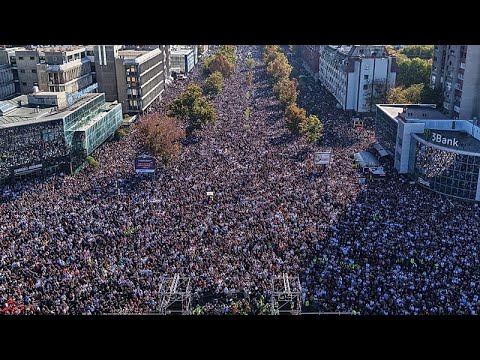 Serbia, ancora proteste: i manifestanti chiedono le dimissioni del presidente Vučić
