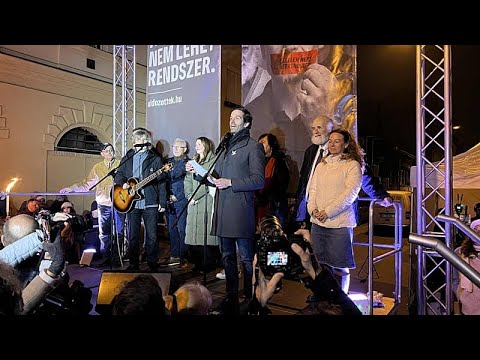 Ungheria, migliaia di persone hanno protestato a Budapest a sostegno di Gábor Iványi