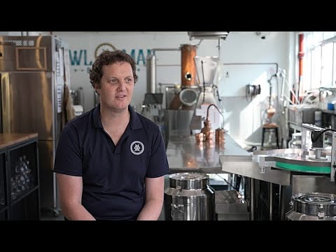 Il pilota neozelandese che ha fondato la prima distilleria di gin di Macao