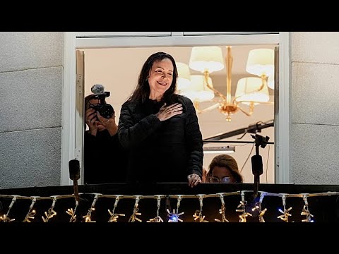 María Corina Machado, Premio Nobel venezuelana, saluta la folla a Oslo dopo mesi in clandestinità