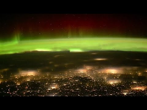 Aurora boreale sopra la Terra: un cosmonauta russo la filma
