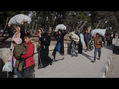 Civili in fuga da Aleppo mentre l’esercito siriano isola le zone a maggioranza curda