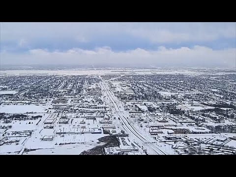 Immagini da drone mostrano città USA innevate, spazzaneve al lavoro