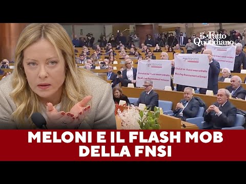 La protesta di Federazione Nazionale della Stampa alla conferenza di Meloni. Lei li rimbrotta