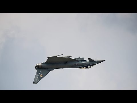 Siria: aerei da guerra britannici e francesi colpiscono un presunto impianto di armi dell’Isis