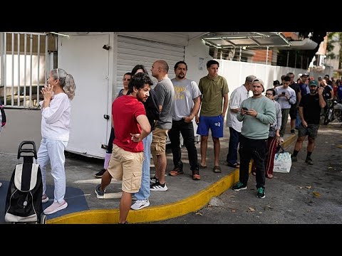 Venezuela: i residenti di Caracas fanno scorte di cibo nell’incertezza politica
