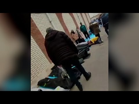 Video di cadaveri all’esterno dell’obitorio di Teheran: allarme per la repressione in Iran