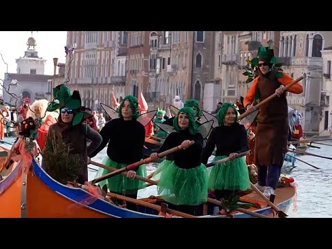 Carnevale di Venezia al via con parata di barche colorate e omaggio alle Olimpiadi 2026