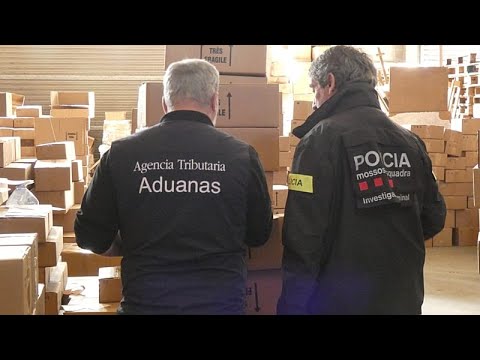 Spagna, in Catalogna la polizia chiude la più grande fabbrica di profumi contraffatti d’Europa