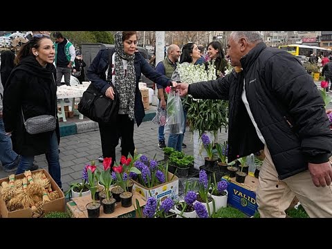 Nowruz a Teheran: mercati affollati nonostante i raid aerei in corso