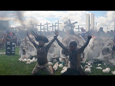 Brasilia, migliaia di indigeni in marcia per i diritti sulla terra