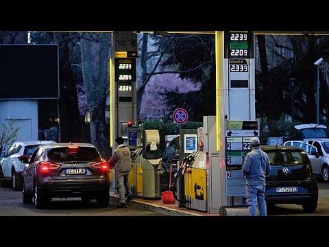 Caro benzina, lettera all’Ue di Italia e 4 Paesi: “Tassare extraprofitti delle società energetiche”