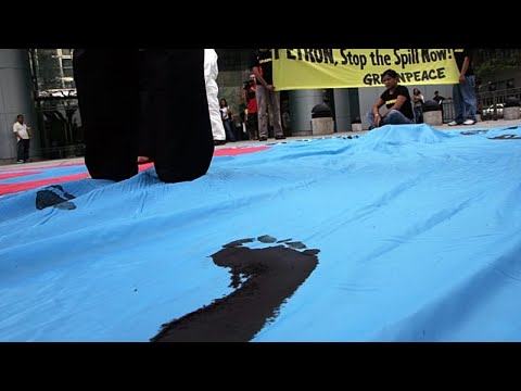 Colombia, conferenza sul clima: protesta in spiaggia di Greenpeace contro i fossili
