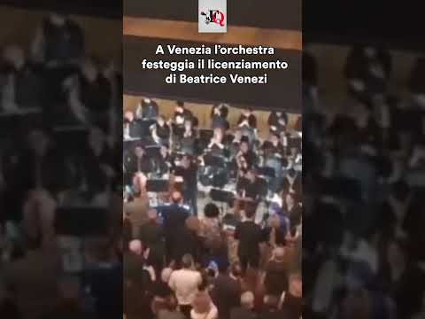 L’ORCHESTRA FESTEGGIA IL LICENZIAMENTO DI BEATRICE VENEZI #news #shorts