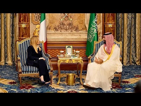 Meloni nel Golfo: sintonia su gas e difesa con Qatar, Emirati e Arabia Saudita, critiche da sinistra