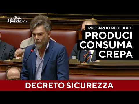“Produci, consuma e crepa”: l’attacco di Ricciardi (M5S) al sistema che genera violenza