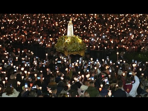 Fatima, 250 mila pellegrini al santuario per la messa con le candele