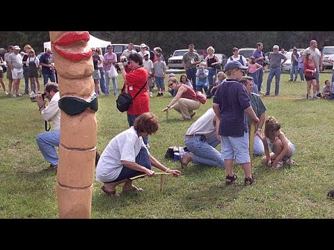 Festival inglese stravagante: gara per far uscire i lombrichi dal terreno