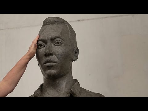 Installata fuori dallo stadio una gigantesca statua di Pelé per i Mondiali 2026