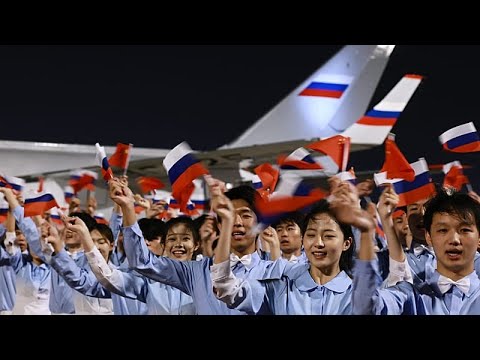 Putin a Pechino: i giovani cinesi lo accolgono all’arrivo