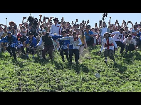 Regno Unito: la secolare corsa del formaggio a Brockworth attira folle da tutta Europa