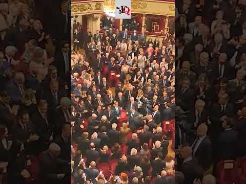 STANDING OVATION PER MATTARELLA E SEGRE ALLA SCALA #news #shorts