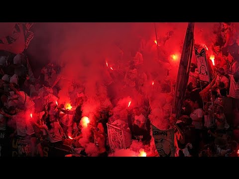 Tifosi del PSG in festa dopo il trionfo in Champions League