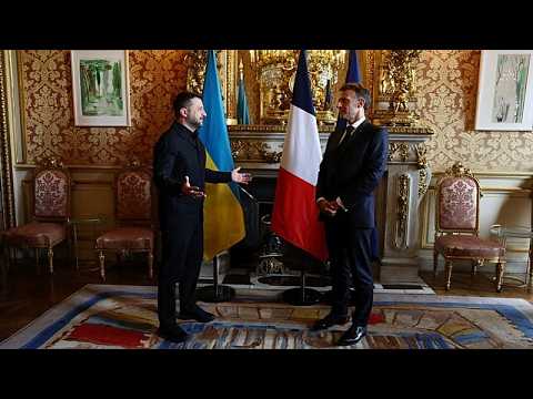 Coalizione dei Volenterosi a Parigi, Macron: “Accelerare sostegno a Ucraina e pressione su Russia”