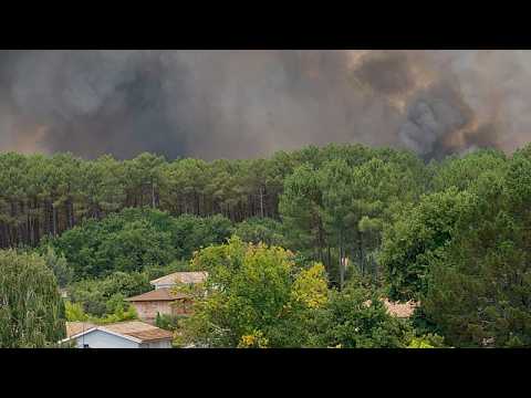 Francia, maxi incendio devasta le foreste di Cap Ferret: evacuate migliaia di persone