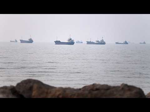 Petroliera attaccata nello stretto di Hormuz: USA colpiscono l’Iran per la decima notte consecutiva
