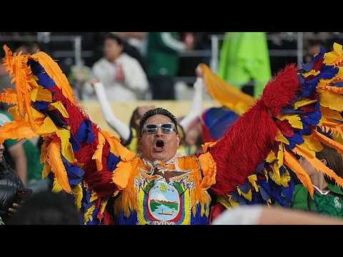 Tifosi del Messico in festa per la vittoria ai Mondiali contro l’Ecuador