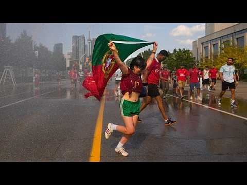 Tifosi del Portogallo in festa per la vittoria mondiale contro la Croazia