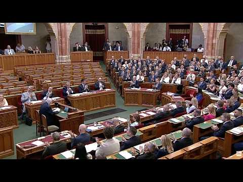Ungheria, riforma costituzionale: decisa la destituzione del presidente Sulyok