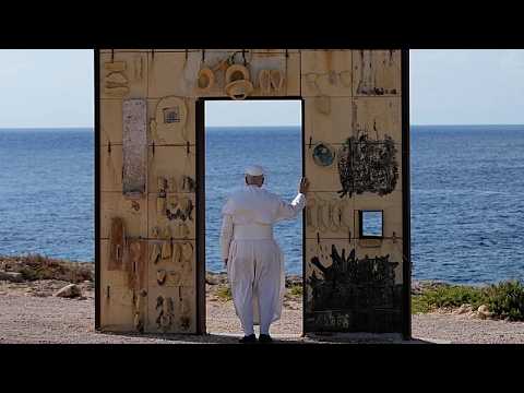 Visita storica del Papa a Lampedusa, monito all’Europa: “Morti in mare vittime di decisioni mancate”