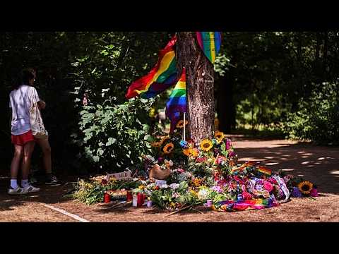 Berlino inaugura panchina arcobaleno per le vittime dell’attacco al Pride