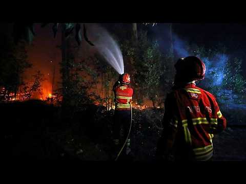 Portogallo, oltre 2.000 soccorritori impegnati a combattere gli incendi ancora fuori controllo