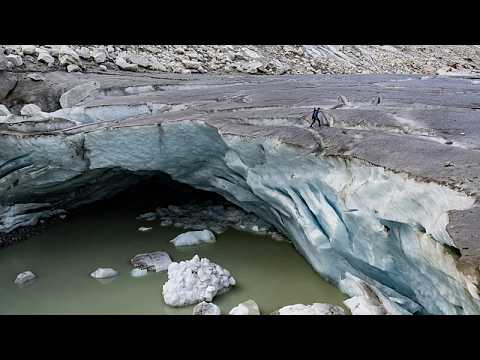 Quattro metri di ghiaccio spariti in un mese: l’allarme sul ghiacciaio del Rodano